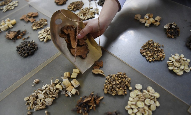 China composes TCM therapy for patients with Omicron by studying their syndromes