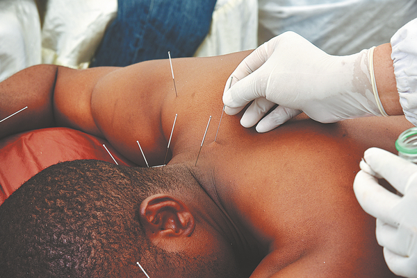 Cameroon medical workers get TCM training