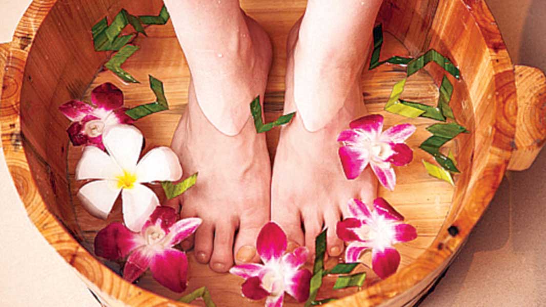 Why Do the Soles of Your Feet Feel Hot After Soaking? Traditional